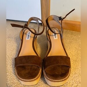 Steve Madden gorgeous Chocolate Brown suede Platform Sandals/Size 7/never worn